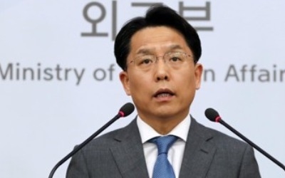 외교부 "연락사무소 등 남북사업 미국과 협의… 제재준수"