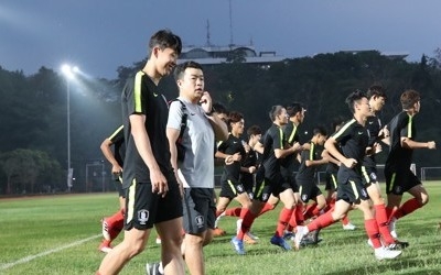 손흥민 합류한 김학범호, 완전체 첫 훈련… '주장은 손흥민'