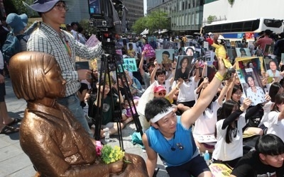 위안부 피해 할머니 "나는 꼭 200년을 살아서 문제 해결할 것"