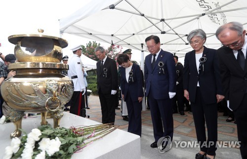 김대중 전 대통령 9주기 추도식…정계인사 대거 참석