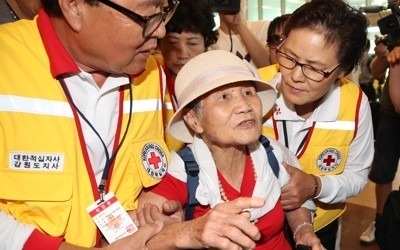 [이산가족상봉] 외신도 주목… "남북 해빙 속 65년 만의 재회"