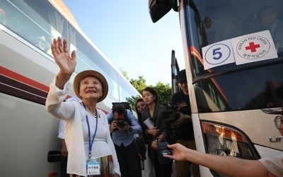 中, 남북 이산가족 재회에 "피는 물보다 진하다"며 환영