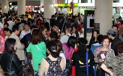 '태풍 영향' 제주공항 16시 이후 133편 결항… 관광객 '발동동'