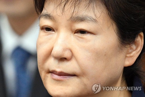 박근혜, '국정농단' 2심서 징역 25년…벌금 200억원(1보)