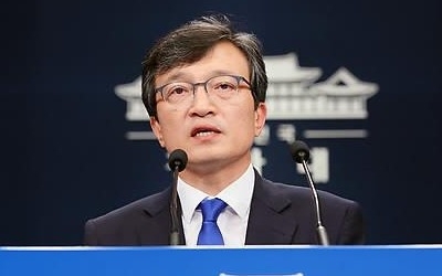 靑 "폼페이오 방북, 비핵화 큰 진전 기대… 어느 때보다 무게감"