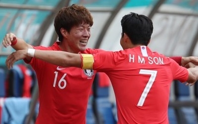 [아시안게임] 9년 전 함께 춤췄던 동갑친구 손흥민·황의조, 한국 축구 구했다