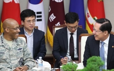 송영무, 美태평양공군사령관 면담… 한반도 비핵화 공조 논의