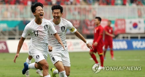 [아시안게임] 이승우·황의조 '골!골!'…한국, 베트남에 2-0 리드(전반종료)