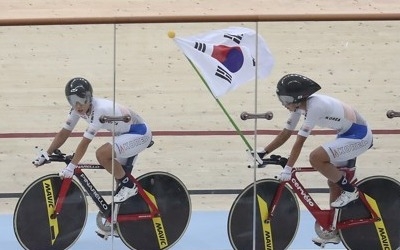 -아시안게임- 사이클 여자 매디슨 금메달… 나아름 4관왕 기염