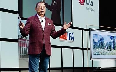 로봇과 IFA 기조연설 나선 LG 조성진 "AI로 더 나은 삶 추구"(종합)