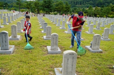 롯데건설, 임직원·가족과 현충원 봉사활동