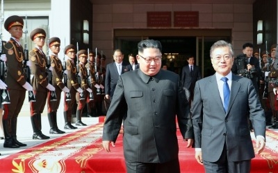 북한 노동신문, 文 대통령 방북 1면 보도… 美엔 '협상 교착 책임지고 종전선언' 압박