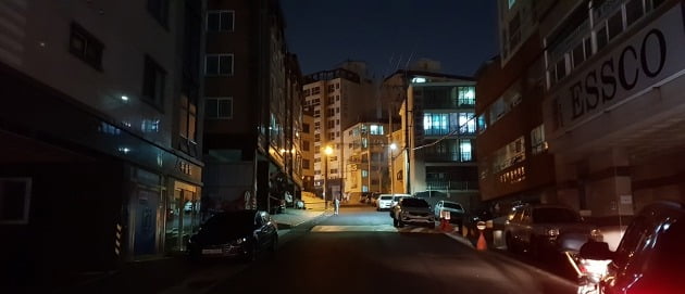 울산 동구 현대중공업 인근 상점과 원룸 등에 불이 꺼져 있다. 한경DB