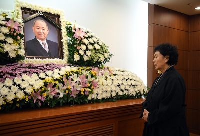 [포토] 故 김인태 빈소 지키는 아내 배우 백수련