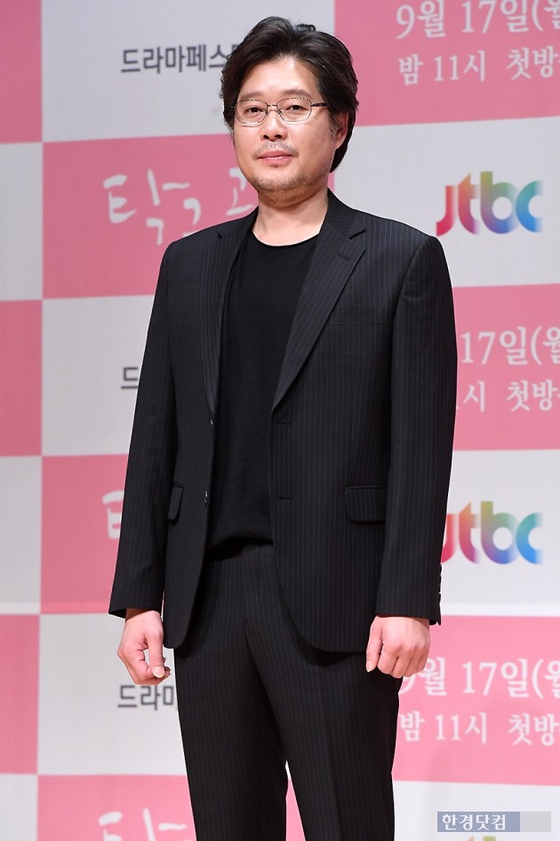 [포토] 유재명, '멋진 모습에 시선강탈~'