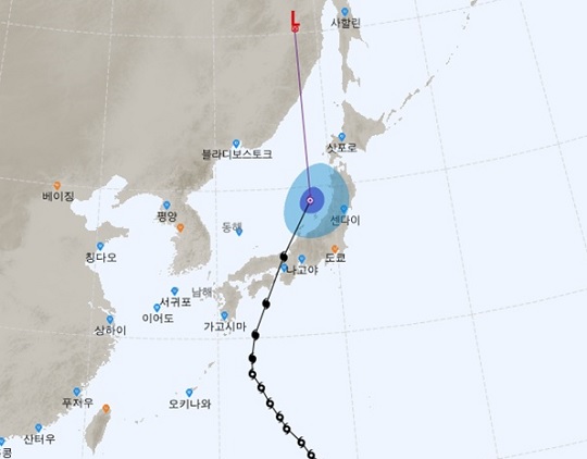 일본, 태풍 '제비'로 항공기·열차 대거 중단...고립·사망·부상자 속출