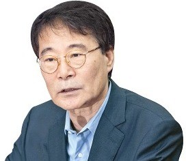 장하성 靑 정책실장 "집값, 시장이 정부 이길 수 없다"