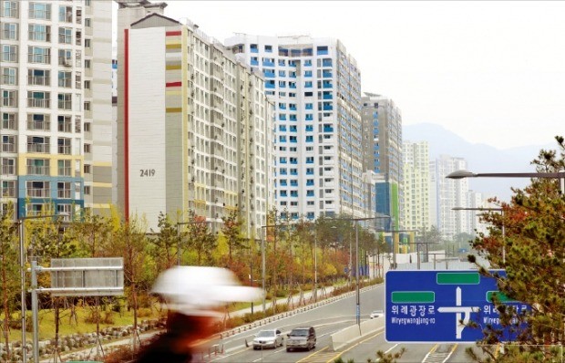 위례신도시와 서울 강남구 신사동을 잇는 위례신사선이 최근 한국개발연구원의 경제성 평가 기준을 넘겼다. 노선이 지나는 위례신도시의 아파트 단지.  /연합뉴스 