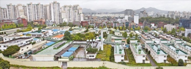 < 신규택지로 지정된 옛 성동구치소 > 국토교통부가 21일 서울 시내 11곳을 신규 공공택지로 지정해 1만여 가구를 공급하겠다고 밝혔다. 신규택지 대상지에 포함된 송파구 가락동 옛 성동구치소 부지. /연합뉴스