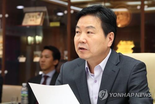 홍종학 "정부가 추석겨냥 전통시장 방문 캠페인하겠다"