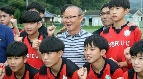 박항서 감독 고향 산청에 금의환향… "따뜻한 환영에 감사"