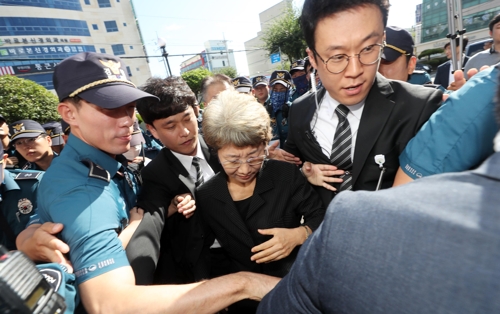 '시골판사' 박보영 전 대법관 첫 출근 '험난'