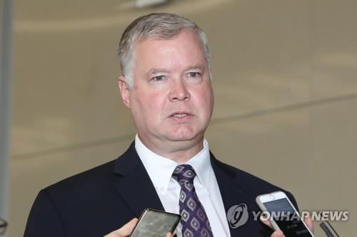 美대북정책대표, 강경화 예방… 비핵화·평화구축 방안 논의