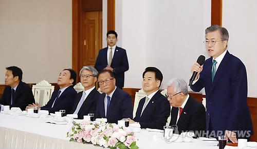 문대통령 "北 보유핵 포기, 美 상응조치… 우리역할은 접점찾기"