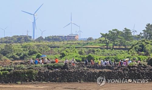 완연한 가을… 전국 축제장·유원지에 나들이객 북적