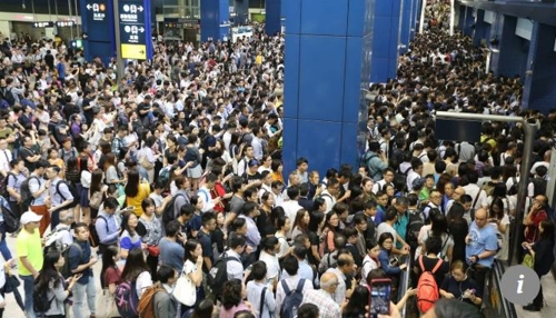 태풍 망쿳 강타한 홍콩 '교통대란'… 복구에 수일 걸릴 듯
