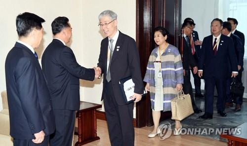 [평양정상회담] "마치 구면 같다"…경협의지 확인한 北-경제인 면담