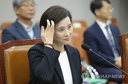 유은혜 "정시모집 확대, 대통령 교육공약과 반대방향 아냐"