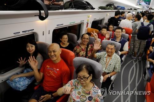 홍콩발 고속열차 19분만에 선전역 닿았다… 홍콩-中 통합 급물살