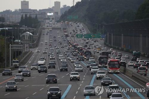 고속도로 정체 풀려… 내일 새벽부터 '귀경 전쟁'