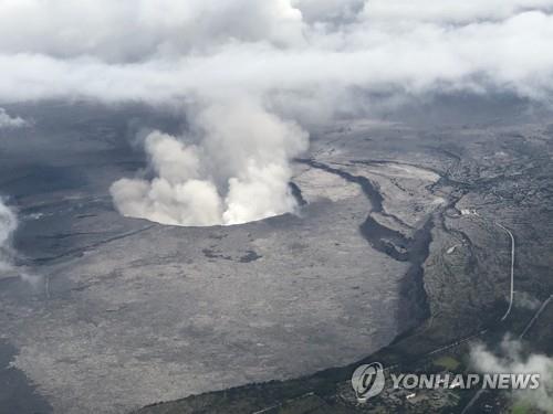 하와이 화산국립공원 135일만에 문열어… 경이로운 분화구 '장관'