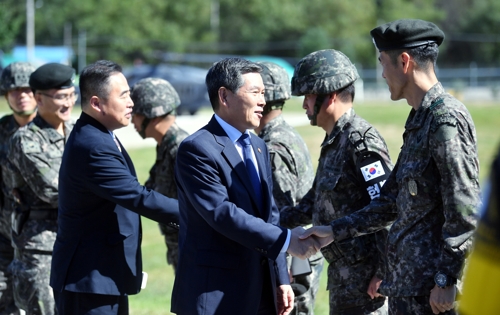 정경두, 전방부대 격려방문… "JSA 비무장화 안전·완전 이행"