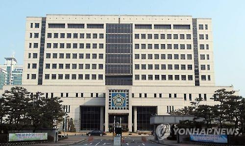  '벌금 처분에 불만' 대전 법원 출입문 지문인식기 떼 도주