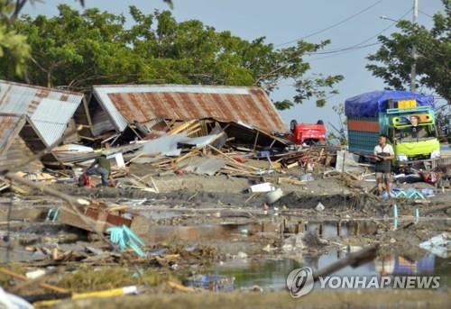 인니 강진·쓰나미 사망자 420명으로 늘어… "죄수 수백명 탈옥"