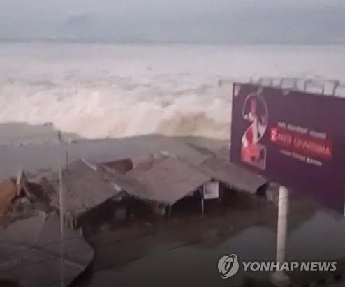 "쓰나미 경보 왜 해제했나"… 인니 기상청에 비난 폭주