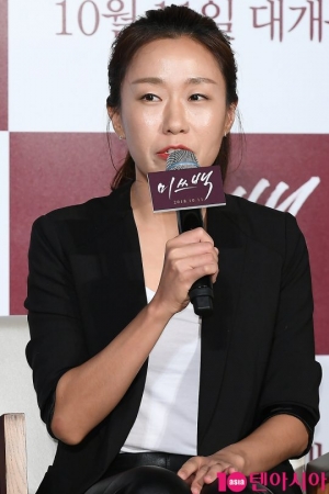 [TEN PHOTO] 인사말 하는 이지원 감독
