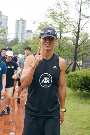 션, 1000명 동시 &#39;아이스버킷 챌린지&#39; 연다…산다라박·문가비·곽윤기 참여