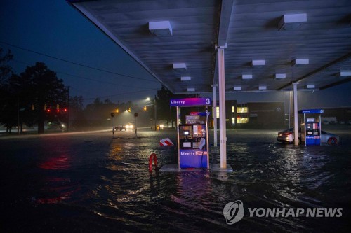 美플로렌스 세력약화에도 '치명적' 홍수 비상… "최소 16명 사망"