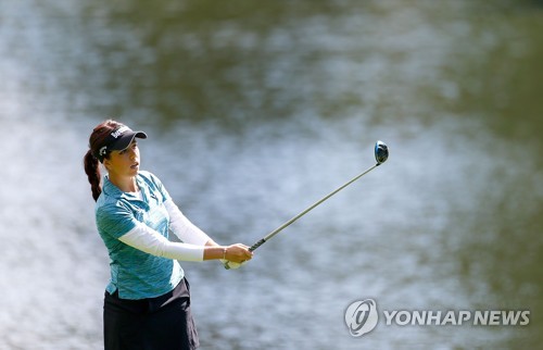 LPGA 신인 랭킹 2위 홀, 2승 예약… 3R 단독 선두