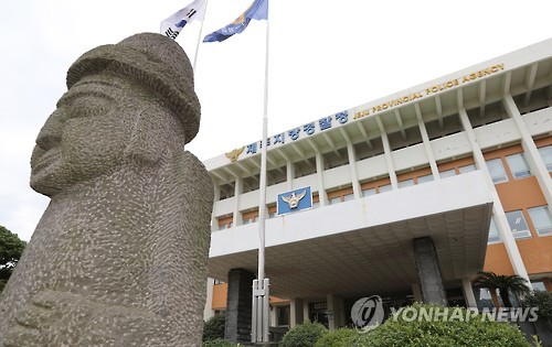 원희룡 제주지사, 선거법 위반·뇌물수수 혐의 경찰 출석