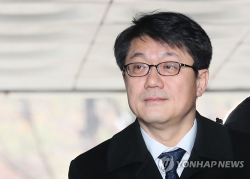 '사찰 입막음' 김진모 2심서 국정원 특활비 대가성 공방