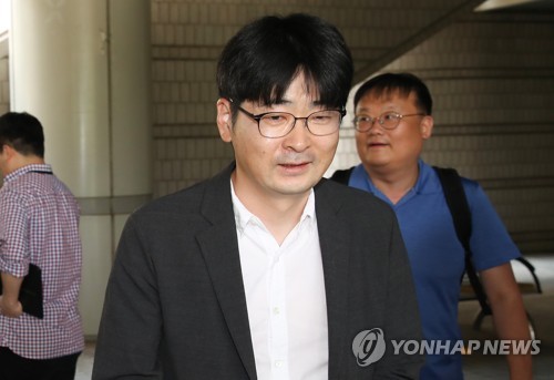 '불법 선거운동' 탁현민 2심서도 "투표독려 행위" 무죄 주장