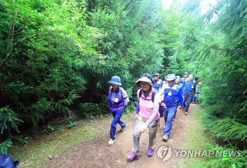 완연한 가을날씨 수도권 인파 '북적'…남부는 종일 비