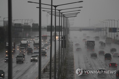 [내일날씨] 전국 또 비… 중부·경북북부 모레까지 최대 150㎜