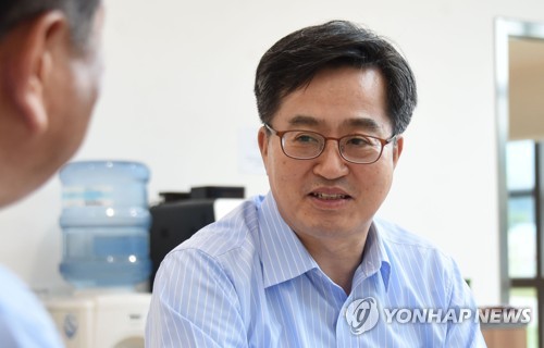 김동연 "경제지표와 체감경제 온도차 커…일자리 총력전"