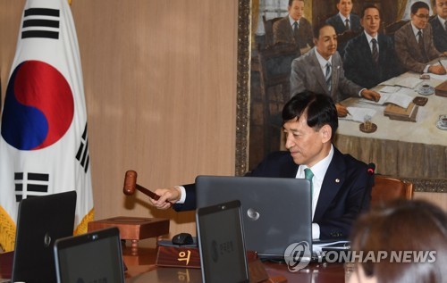 이총리 금리 발언에 한은 당혹… "경기·물가 종합 고려"